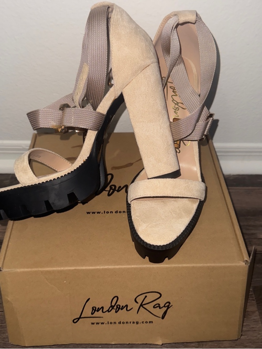 London Rag Womens Fresh Daisy Harness Straps Block Heel Sandals 9